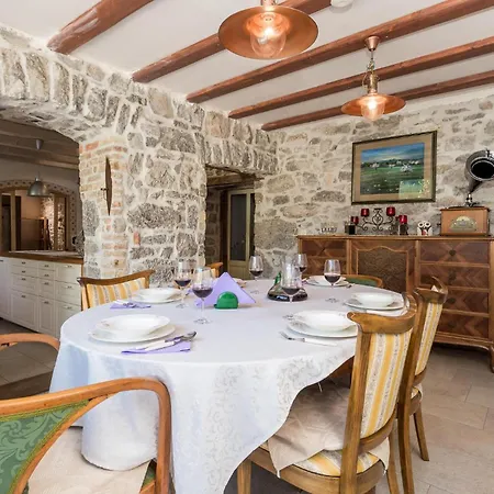 Lovely In Ruzici With Wifi