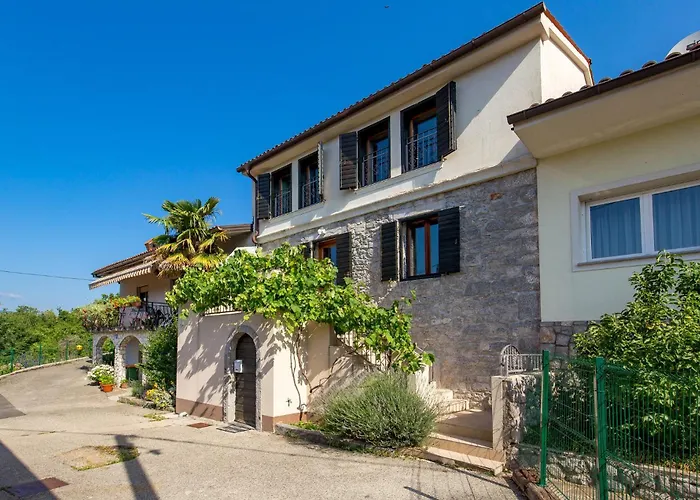 3 Bedroom Beautiful In Ruzici (Primorje-Gorski Kotar)