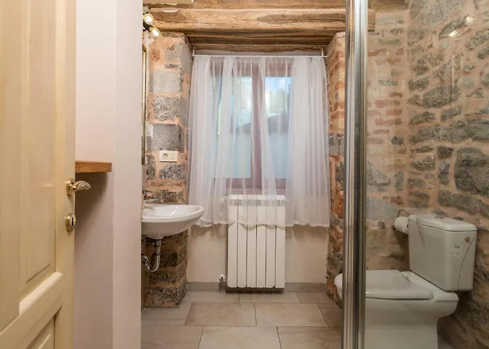 3 Bedroom Beautiful In Hébergement de vacances Ruzici (Primorje-Gorski Kotar)