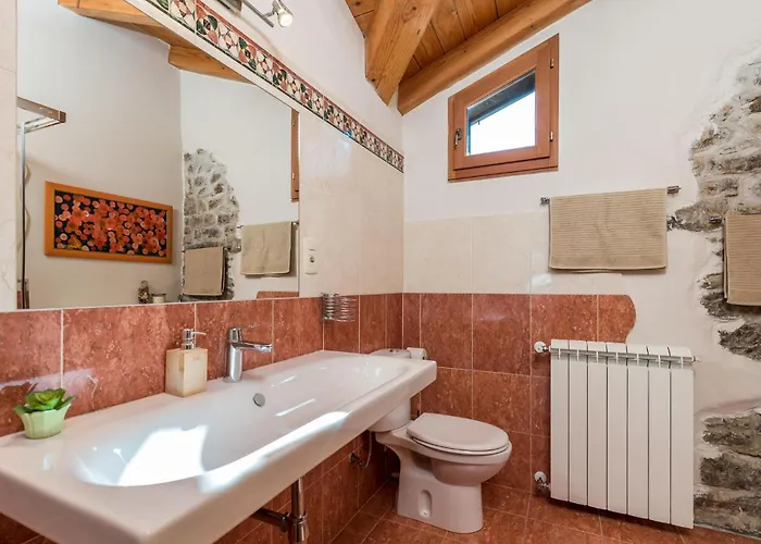 3 Bedroom Beautiful In Hébergement de vacances Ruzici (Primorje-Gorski Kotar)
